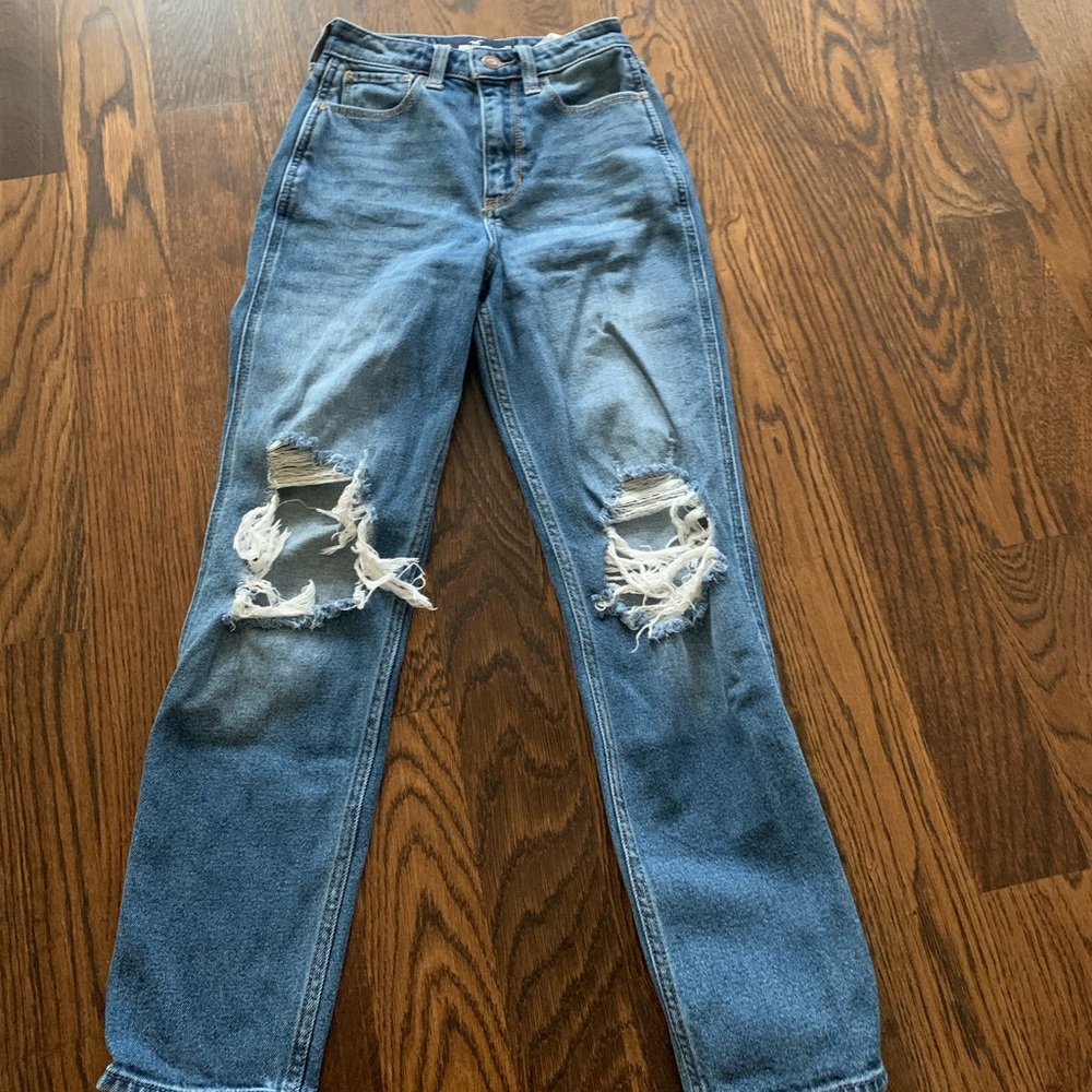 Hollister Ultra High-Rise Mom Jean